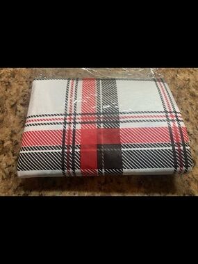 New! Fitted tablecloth. PEVA vinyl w/ felt backing. Red and Black Plaid. 60”